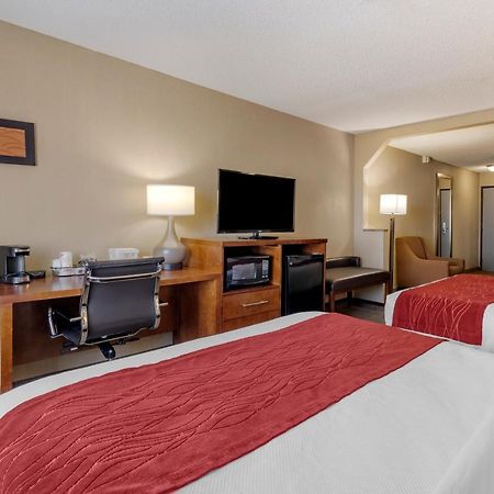 Comfort Inn & Suites Hays I-70 Екстер'єр фото