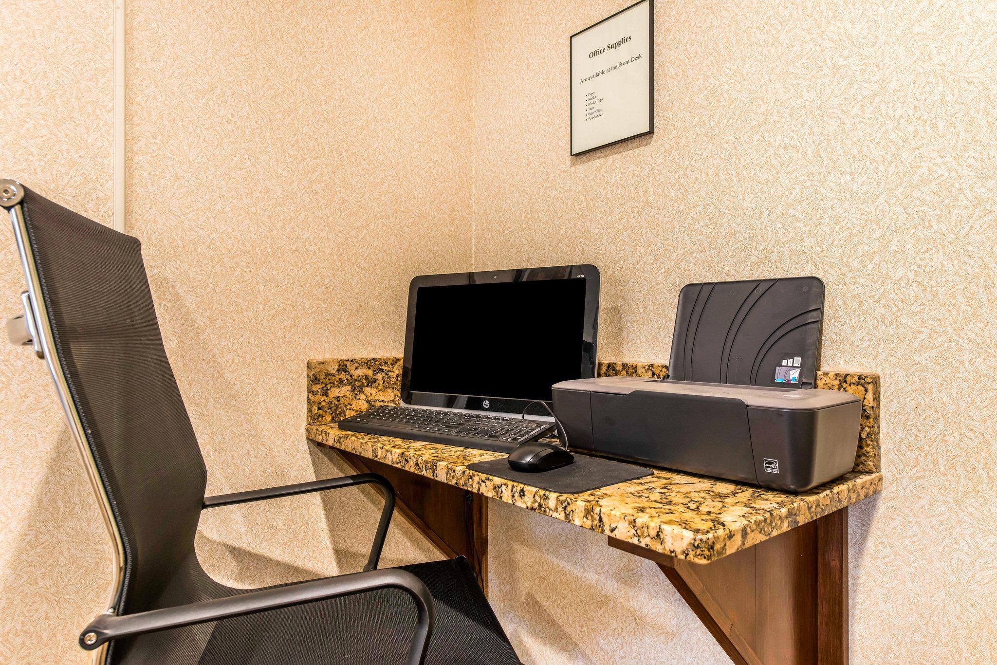 Comfort Inn & Suites Hays I-70 Екстер'єр фото