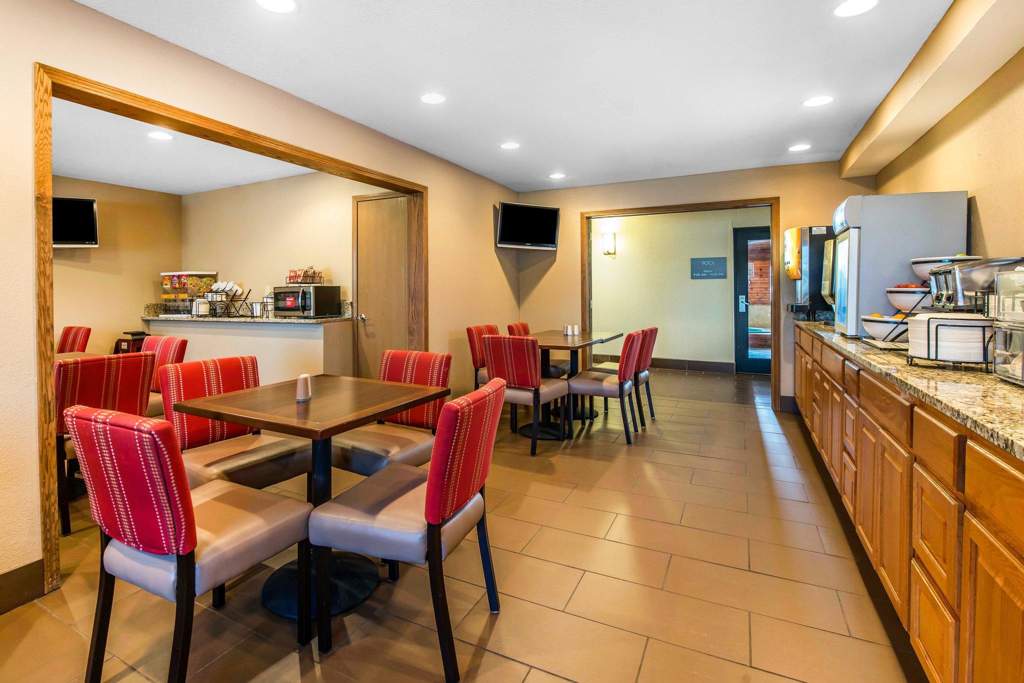 Comfort Inn & Suites Hays I-70 Екстер'єр фото