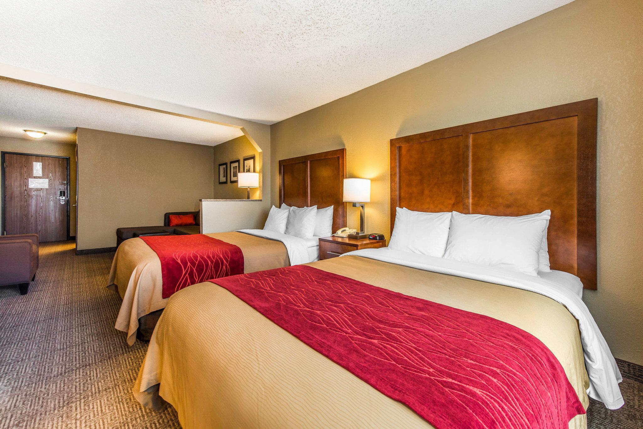 Comfort Inn & Suites Hays I-70 Екстер'єр фото
