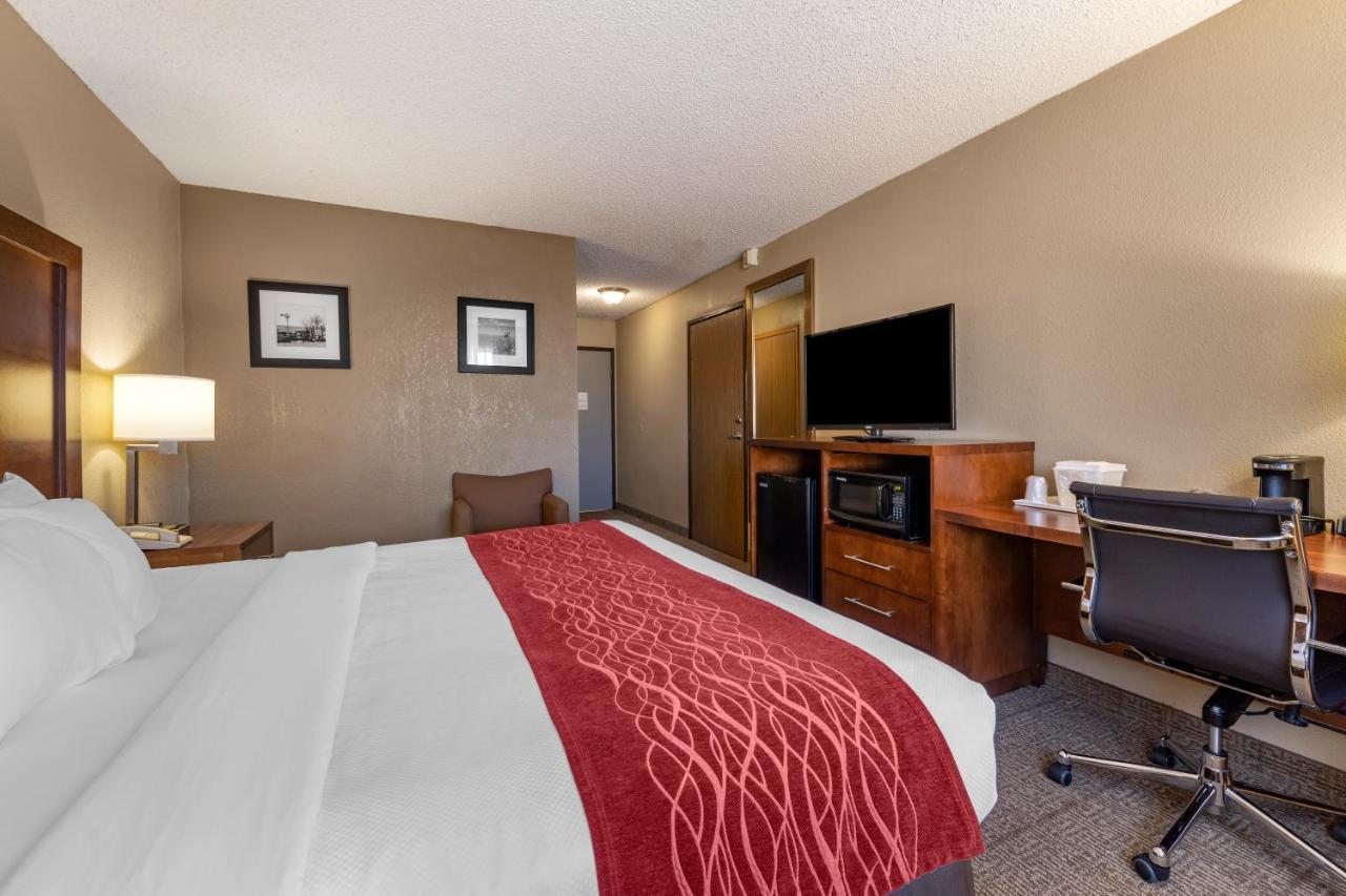 Comfort Inn & Suites Hays I-70 Екстер'єр фото