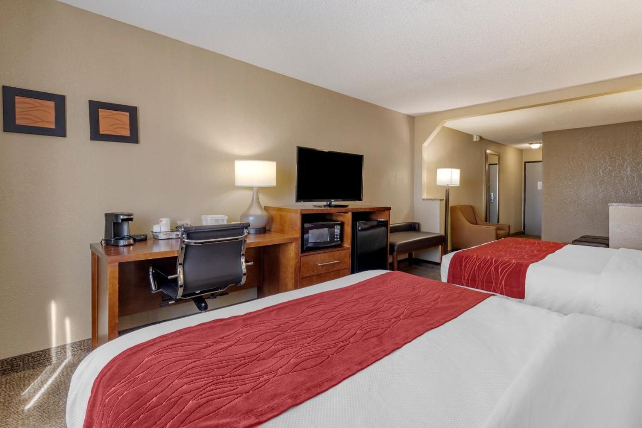 Comfort Inn & Suites Hays I-70 Екстер'єр фото