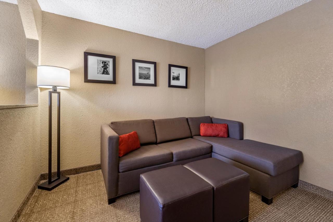Comfort Inn & Suites Hays I-70 Екстер'єр фото