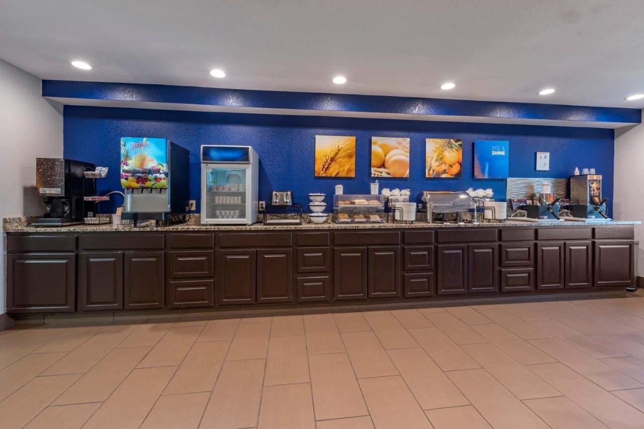 Comfort Inn & Suites Hays I-70 Екстер'єр фото