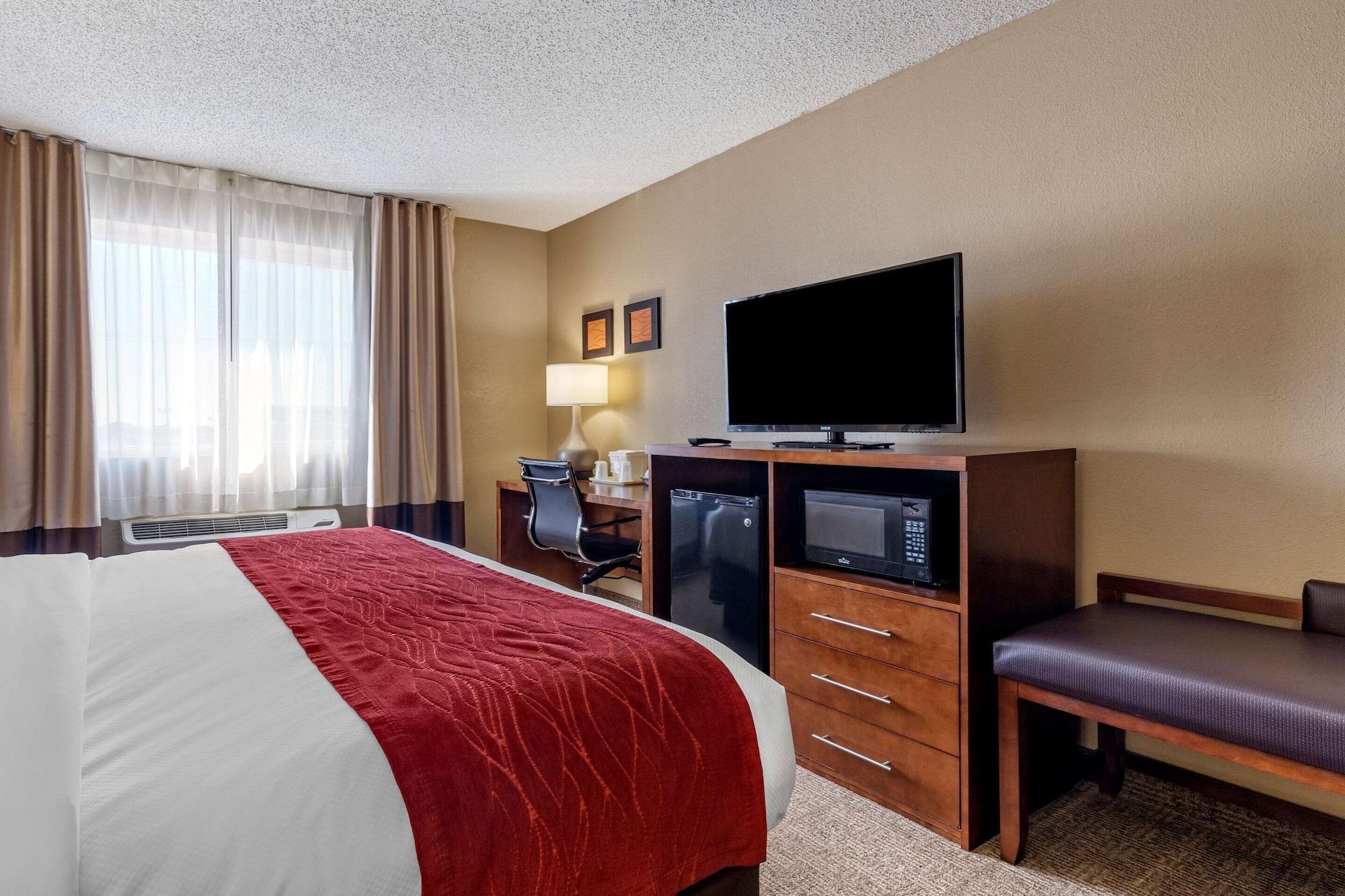 Comfort Inn & Suites Hays I-70 Екстер'єр фото