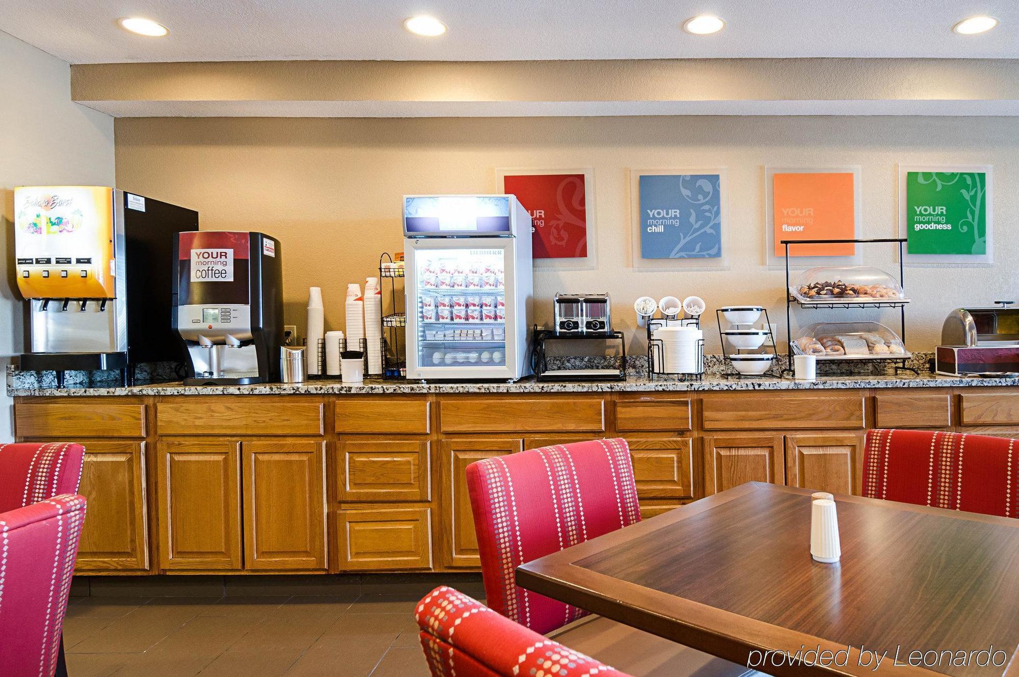 Comfort Inn & Suites Hays I-70 Екстер'єр фото