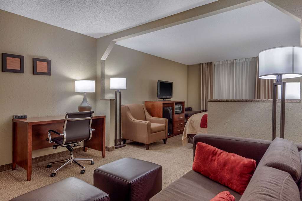 Comfort Inn & Suites Hays I-70 Номер фото